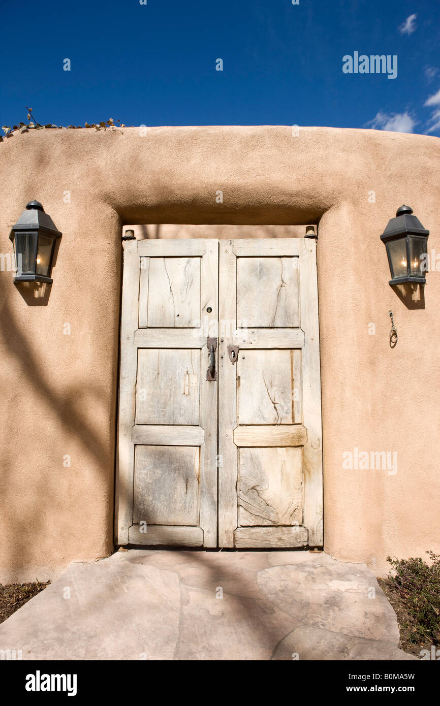 Vecchio adobe architettura, Santa Fe Foto Stock