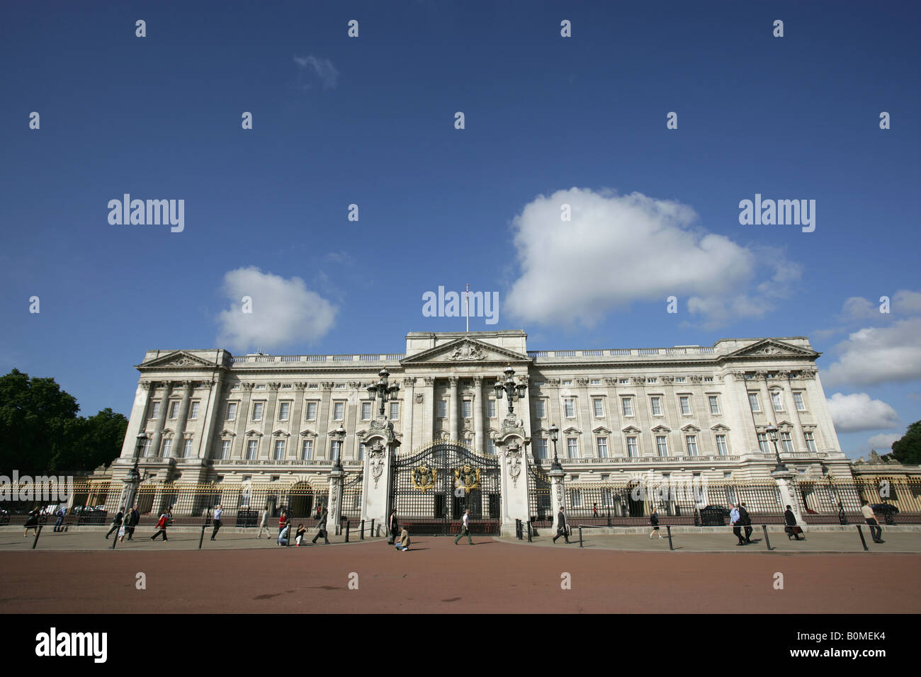 Città di Londra, Inghilterra. La facciata est di Buckingham Palace, che è la residenza londinese del monarca britannico. Foto Stock