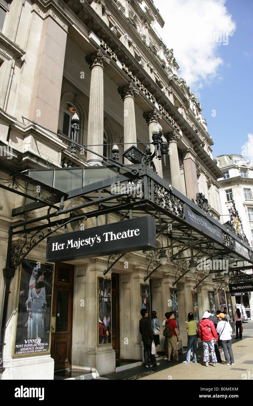 La città di Westminster, Inghilterra. Vista esterna di Her Majesty's Theatre di Haymarket che sta eseguendo il fantasma dell'Opera. Foto Stock