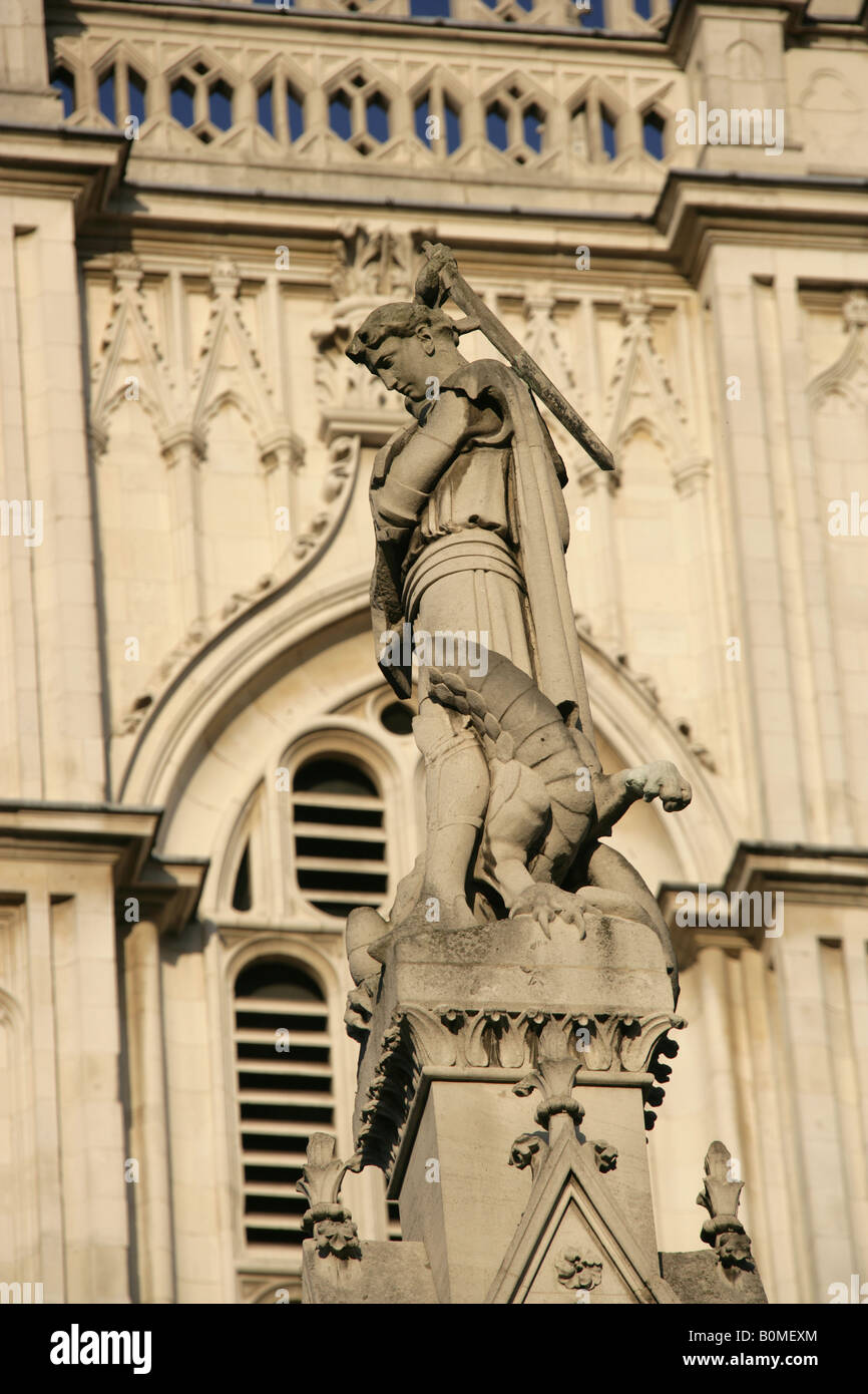 La città di Westminster, Inghilterra. Vista ravvicinata della scuola di Westminster Memorial Situato vicino a Westminster Abbey facciata ovest. Foto Stock