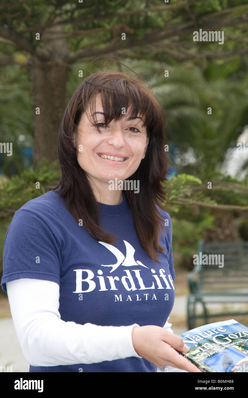 La conservazione della natura  attivista della femmina di Birdlife Malta, movimento ambientale a evento Earthgarden 2008 Foto Stock