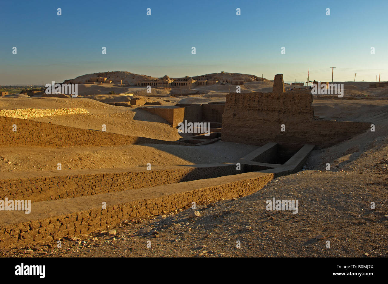 Tombe del tardo impero al tramonto, Egitto, Luxor, Theban, Der el-Bahri Foto Stock