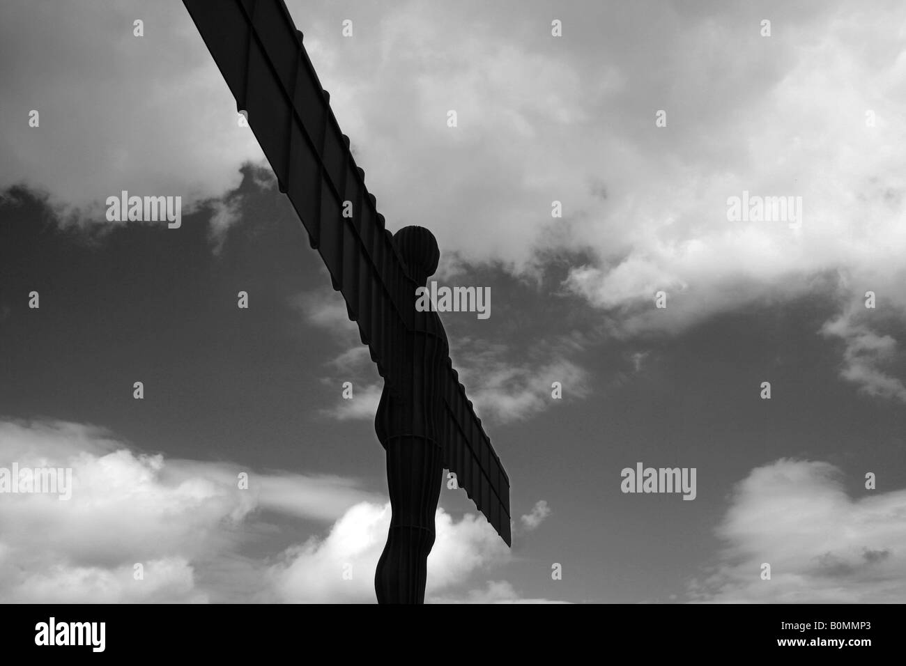 L Angelo del nord sta provocatoria contro la minaccia di cielo nuvoloso Foto Stock