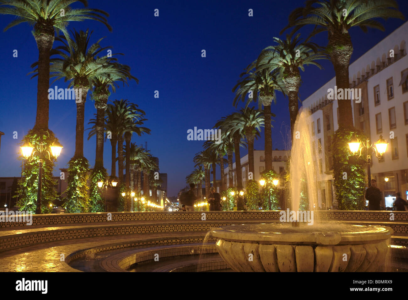 Fontana al crepuscolo. Place Des Alaouites, Rabat, Marocco Foto Stock