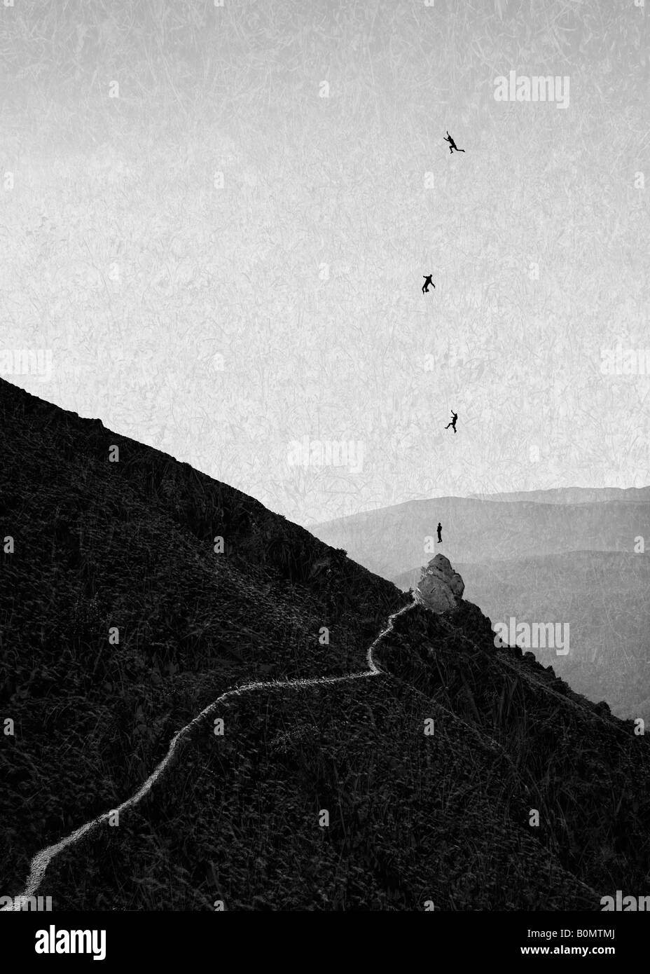 Arte digitale shot concettuale dell'uomo per raggiungere il mondo metafisico da una scogliera. Caduta e volare. Foto Stock