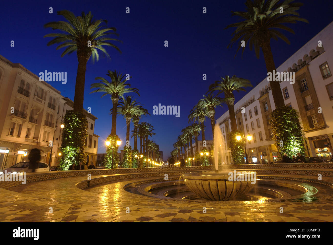 Fontana al crepuscolo. Place Des Alaouites, Rabat, Marocco Foto Stock