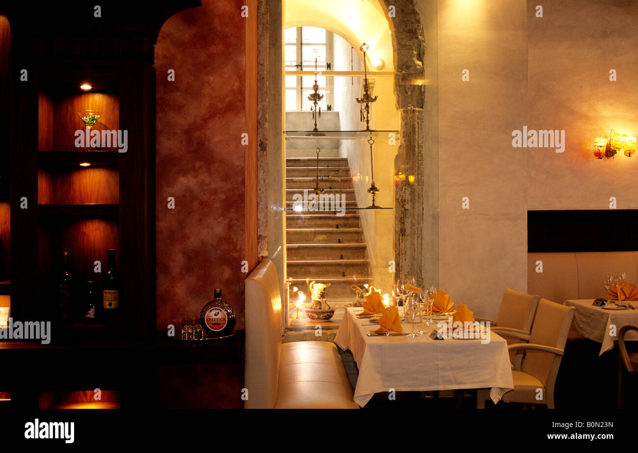 Interno del ristorante in loco del Pucic Palace Hotel, nella città vecchia di Dubrovnik Foto Stock