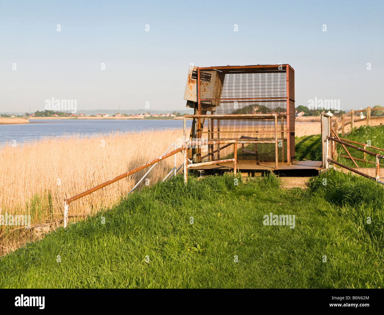 William Farrar saracinesca sul fiume di marea Ouse per dyke il drenaggio a Reedness East Yorkshire Regno Unito Foto Stock