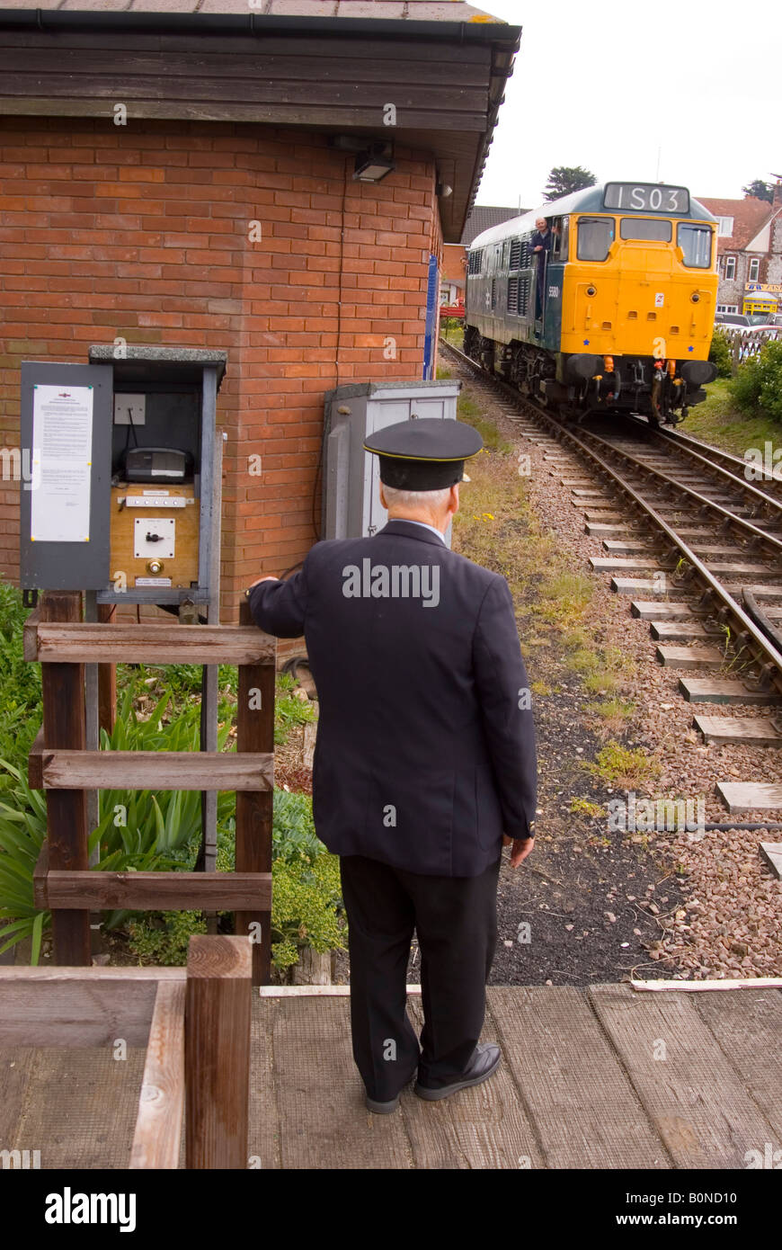 Treno cambiando le vie a Sheringham Station,Norfolk, Regno Unito Foto Stock