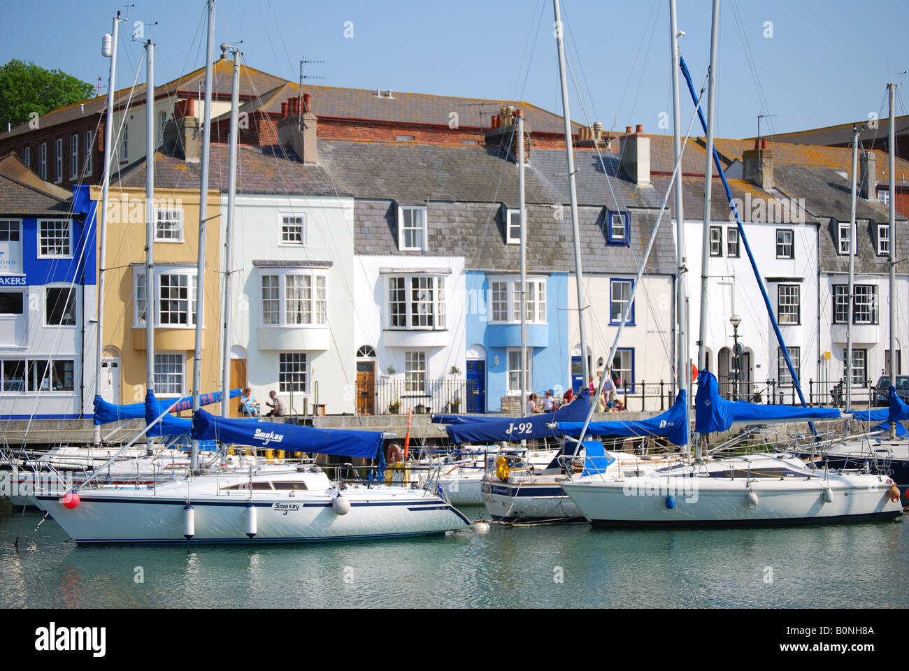 Case colorate sul Quayside, Weymouth Harbour, Weymouth Dorset, England, Regno Unito Foto Stock