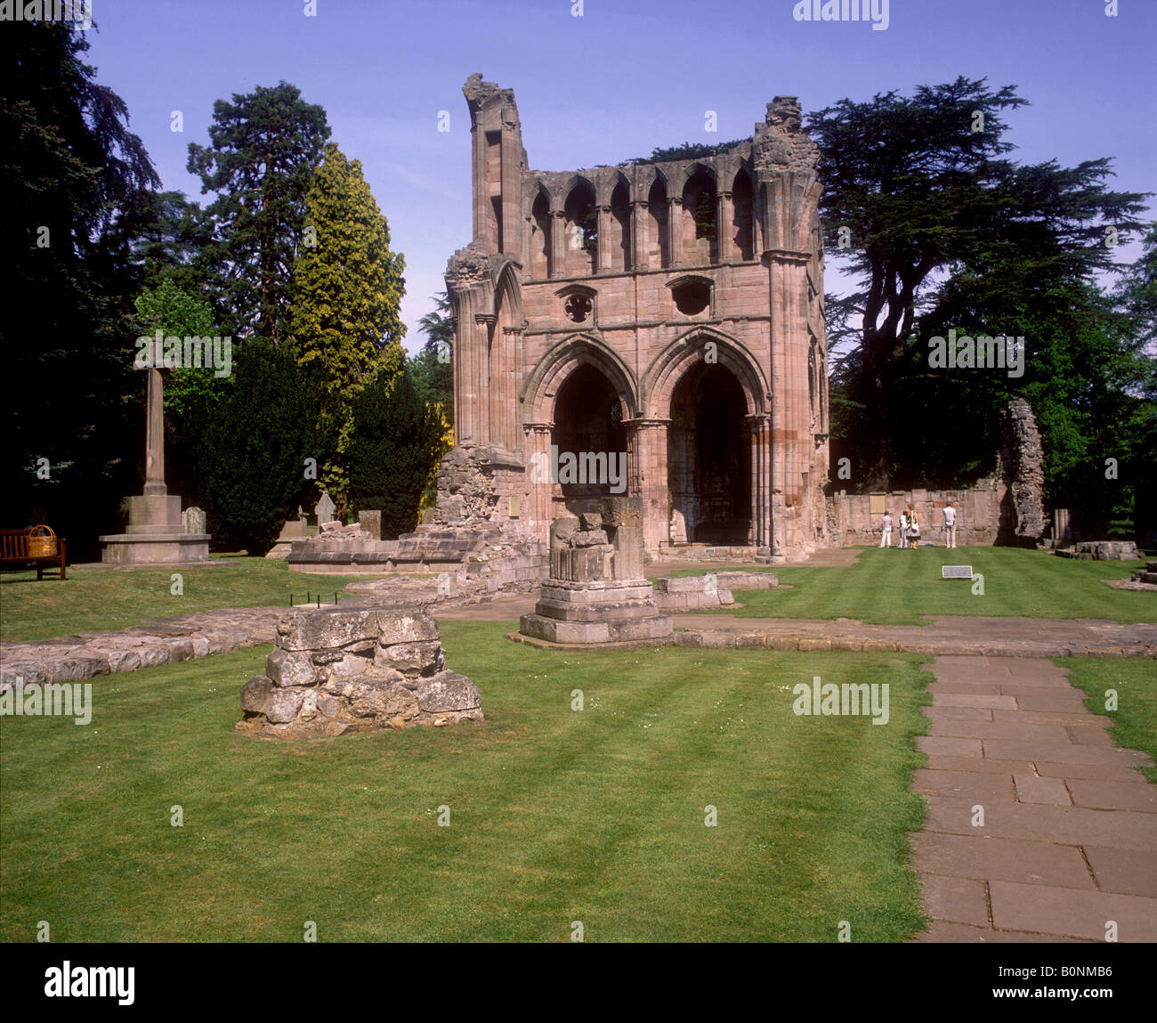 Dryburgh Abbey - L'abbazia in rovina in Tweed River Valley, fondata nel 1150 da David ho Foto Stock