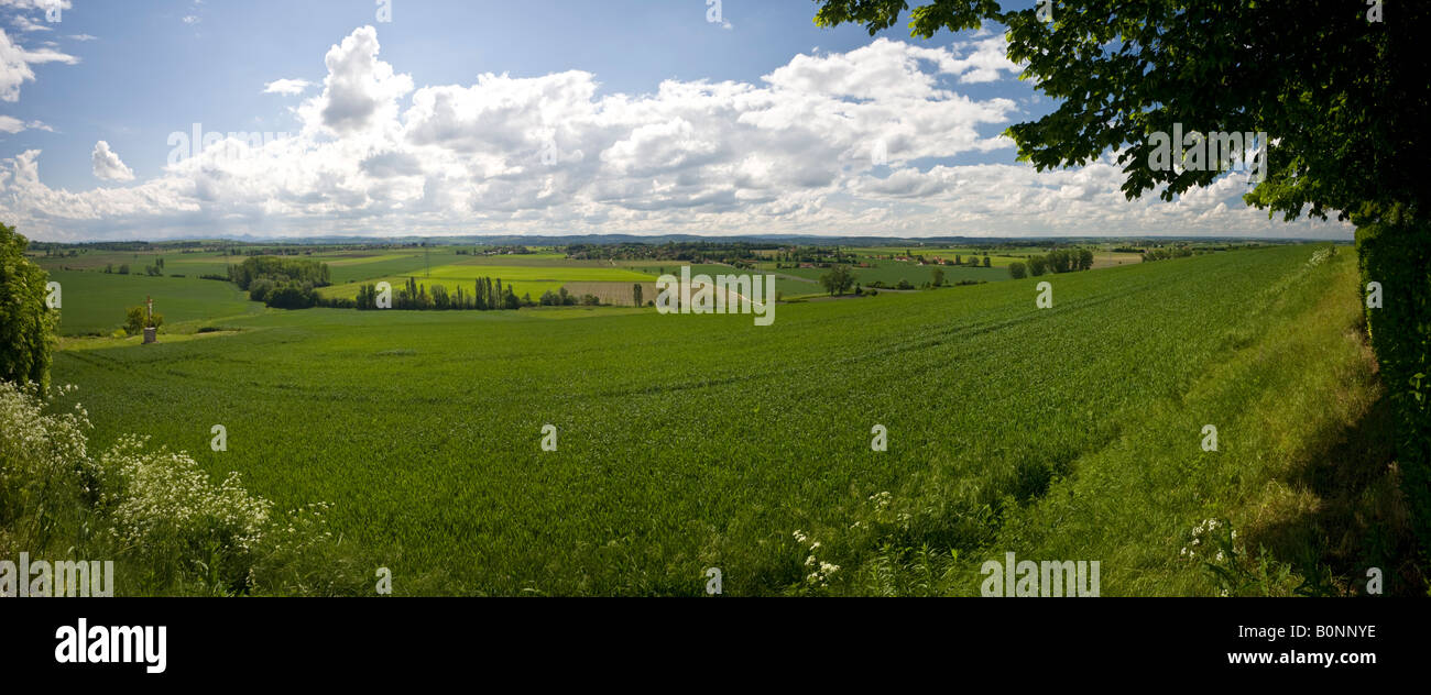 Una vista della pianura Limagne. Vue panoramique de la Plaine de la Limagne sur la commune de Cognat-Lyonne. Foto Stock