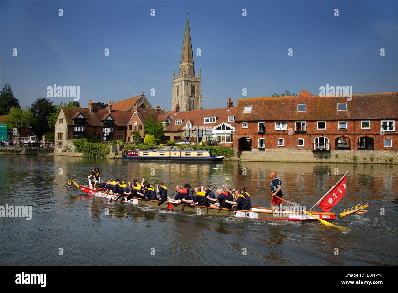 Dragon Boat racing sul Tamigi a Abingdon 1 Foto Stock