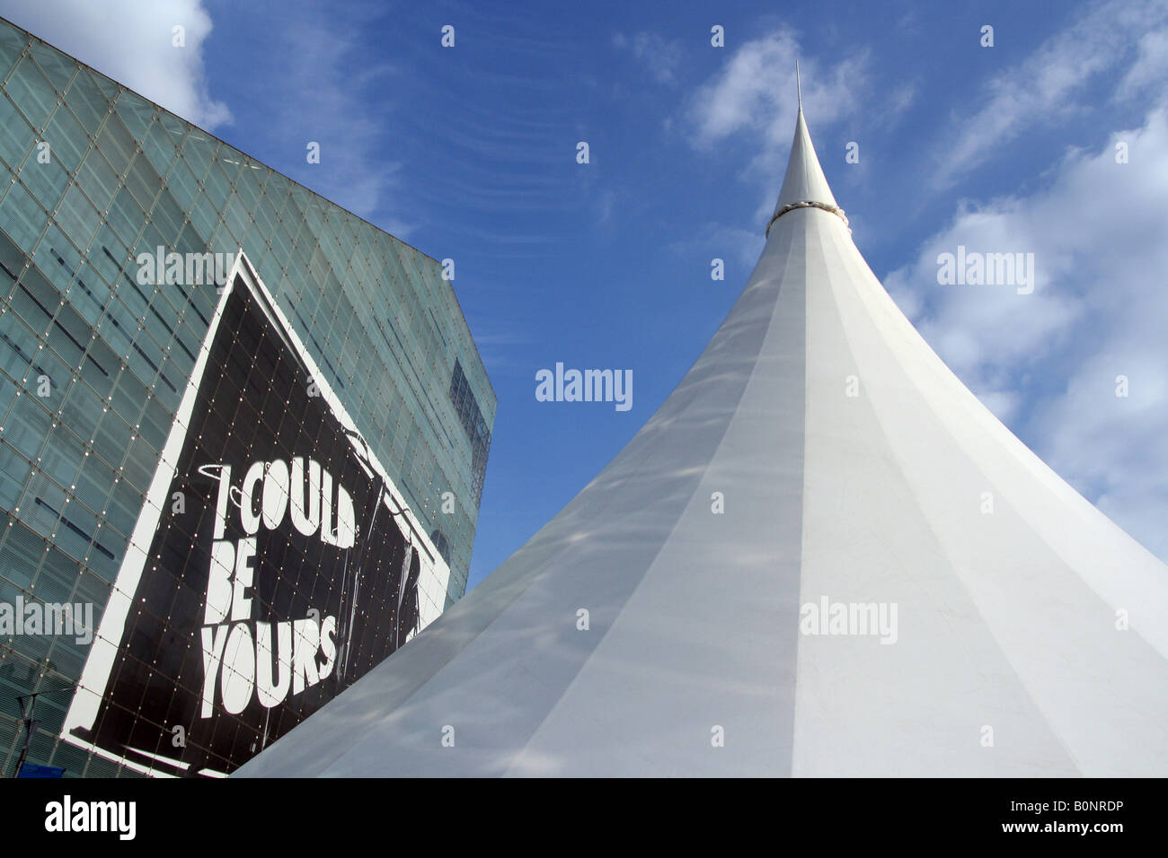 Il Museo Nazionale del Calcio, conosciuto anche come Urbis Center. Un moderno edificio futuristico nel centro della città di Manchester. Inghilterra Regno Unito Foto Stock