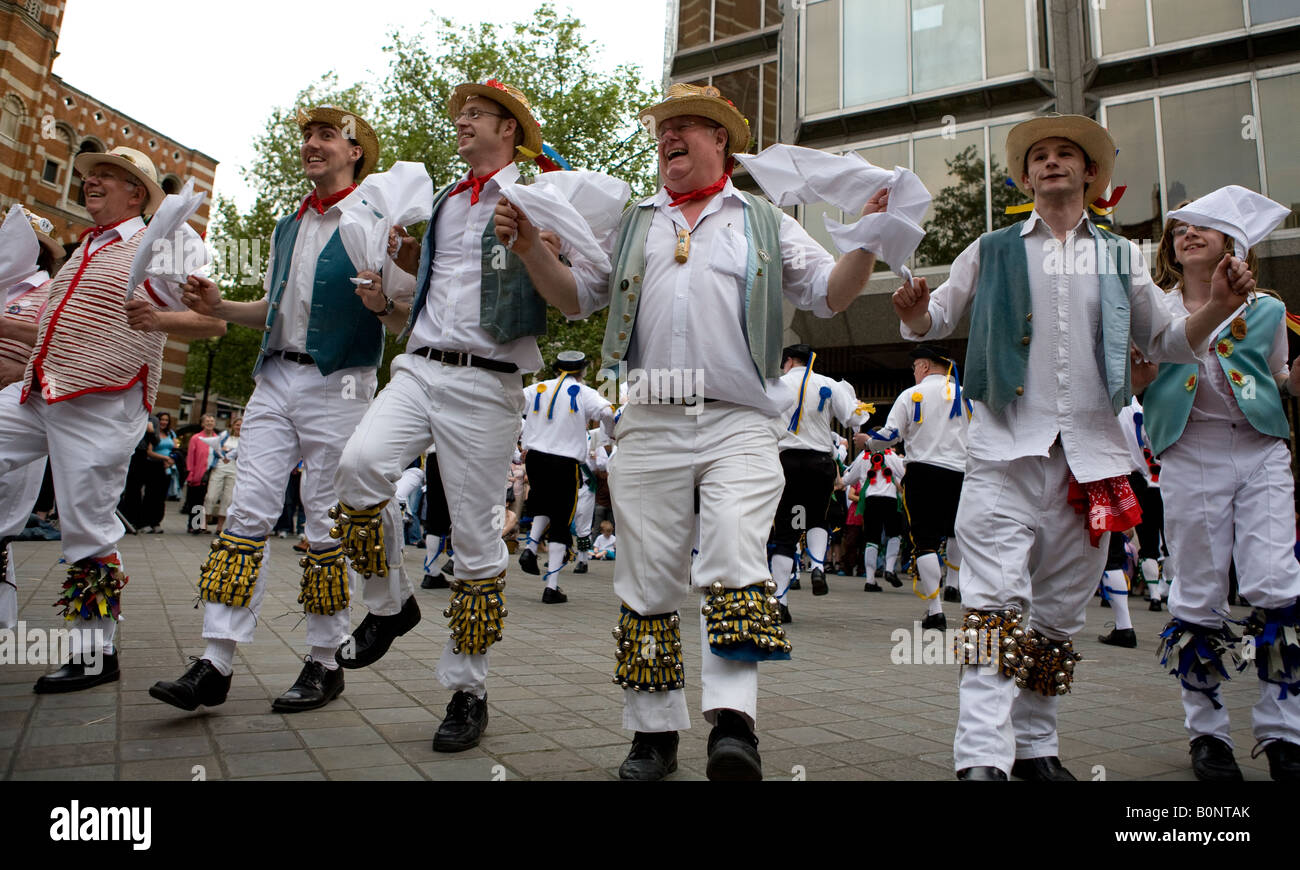 Morris ballerini in London UK Europa Foto Stock
