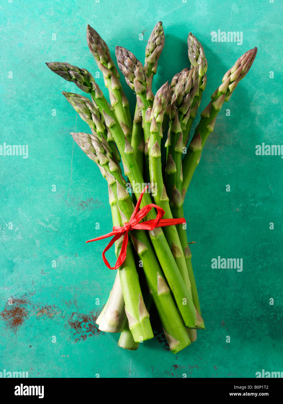 Fresh mazzetto di asparagi Foto Stock