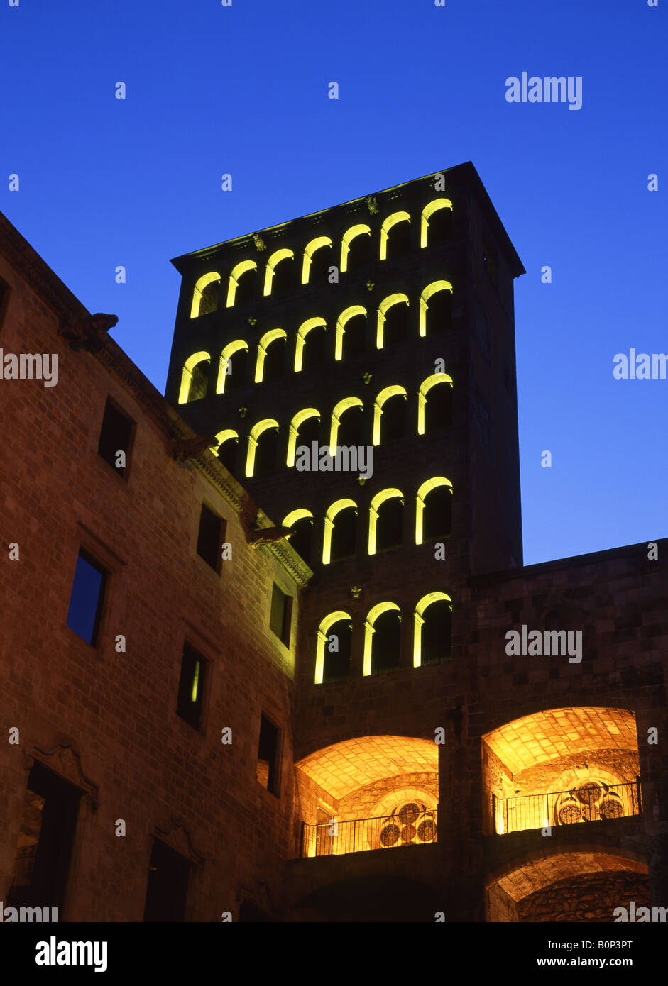 Torre del Rei Marti di notte Palau Reial Major Placa del Rei Barri Gotic barcellona catalogna Spagna Foto Stock