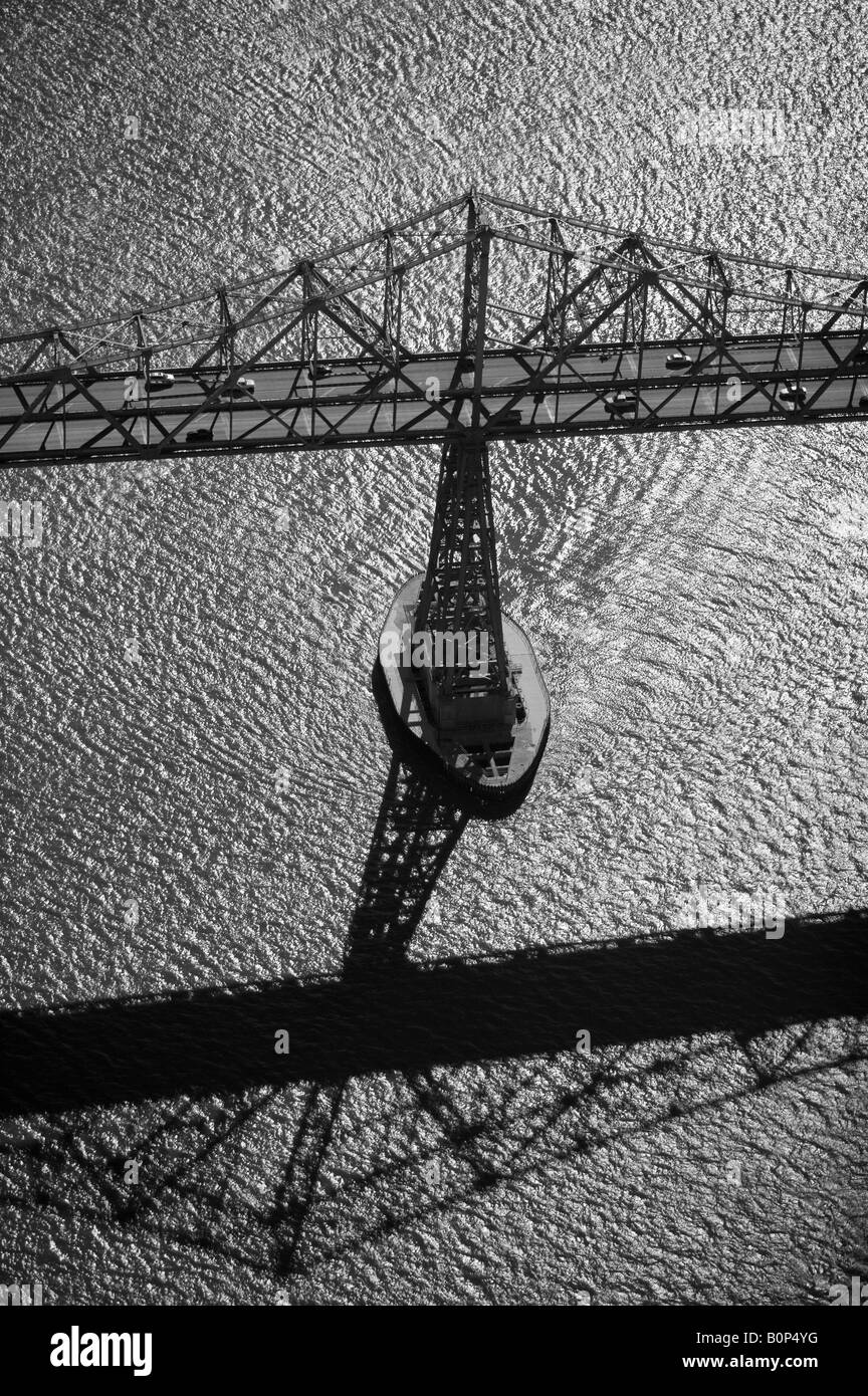 Antenna vista sopra Richmond San Rafael ponte che attraversa la baia di San Francisco Foto Stock