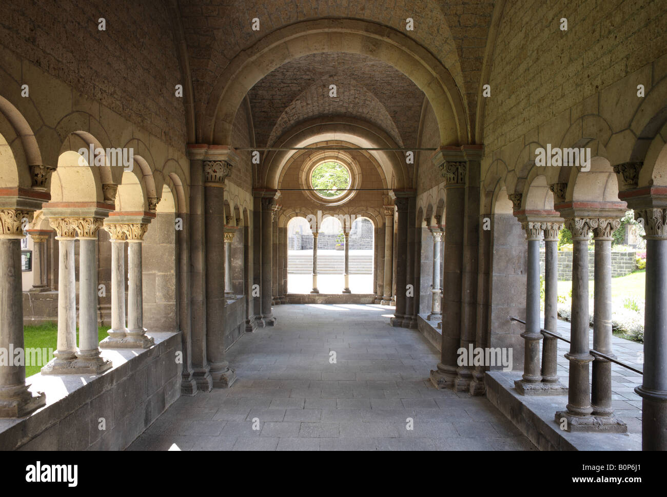 Maria Laach, Abteikirche, Nordflügel des Paradieses Foto Stock