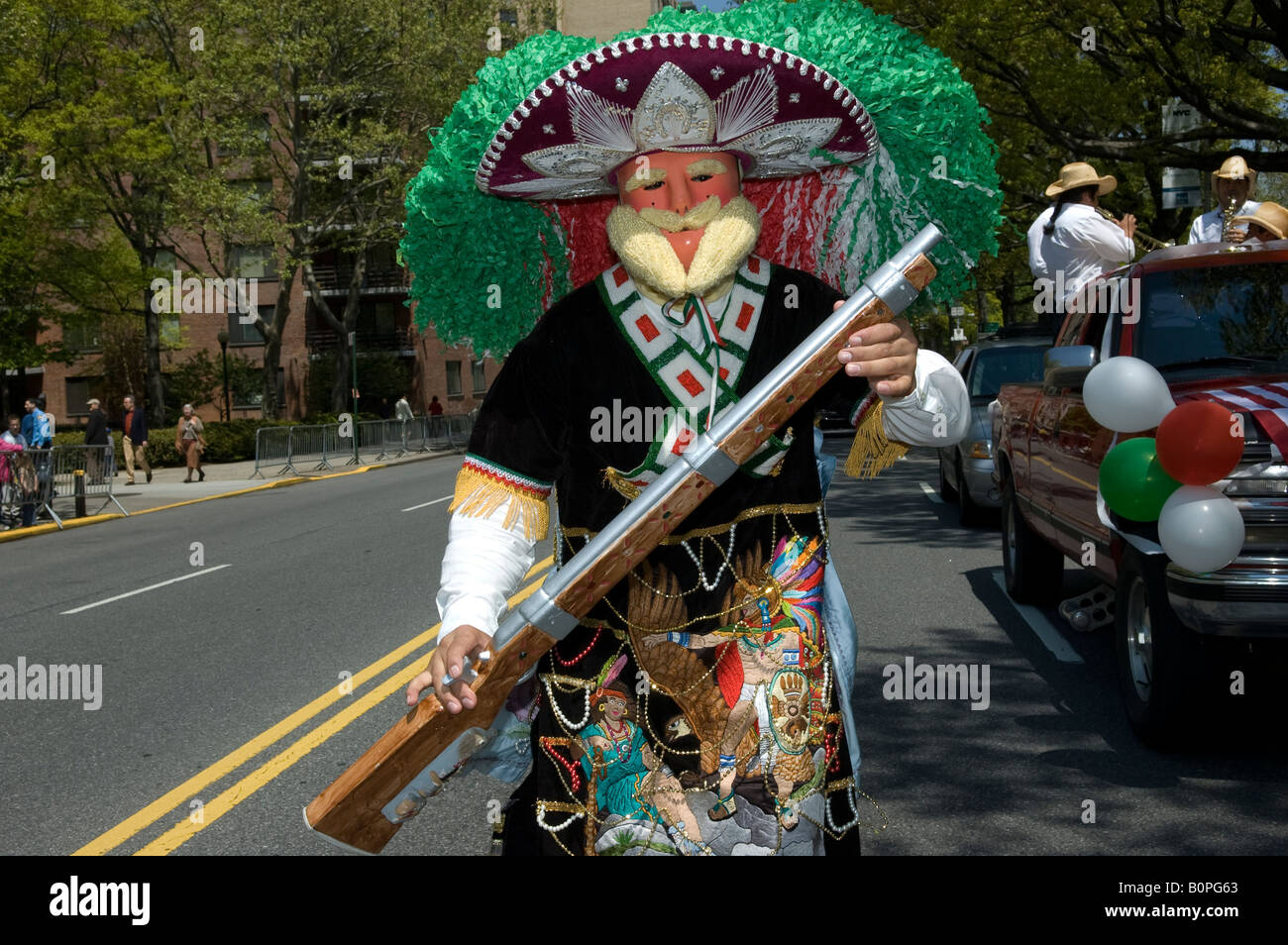 Gli americani messicani in marzo il Cinco de Mayo Parade di New York Foto Stock