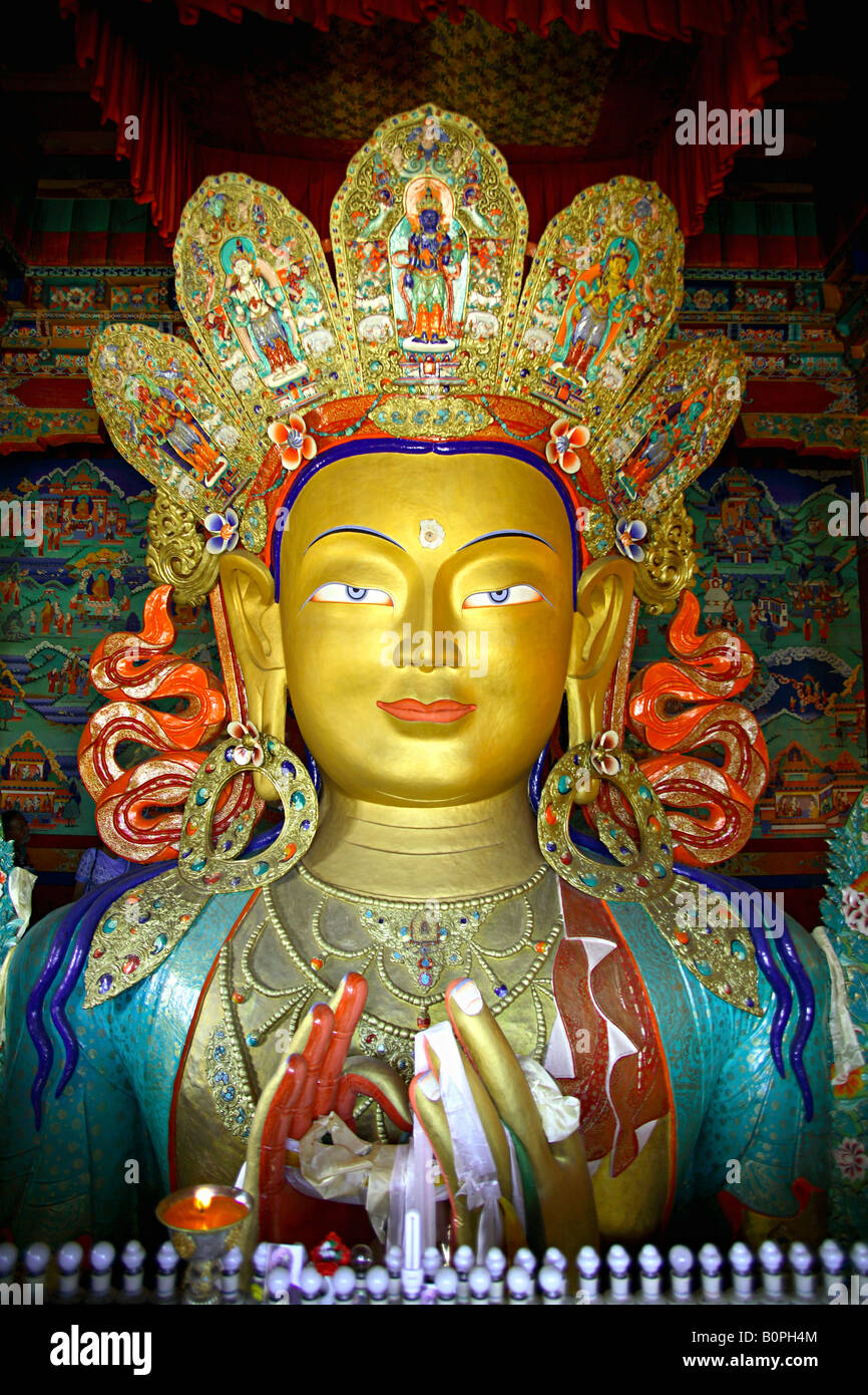 Statua di Maitreya Buddha a Thiksey Ladakh India Foto Stock