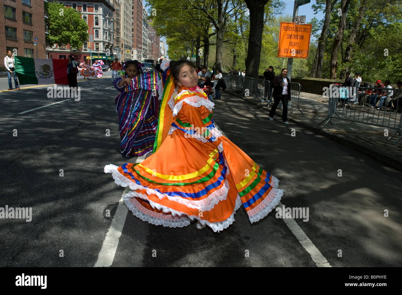 Gli americani messicani in marzo il Cinco de Mayo Parade di New York Foto Stock