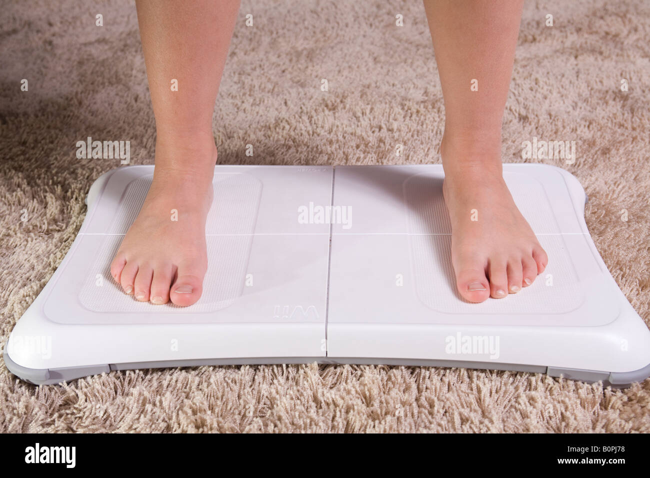Nintendo Wii Balance Board home formazione: a piedi nudi sulla scheda Foto  stock - Alamy