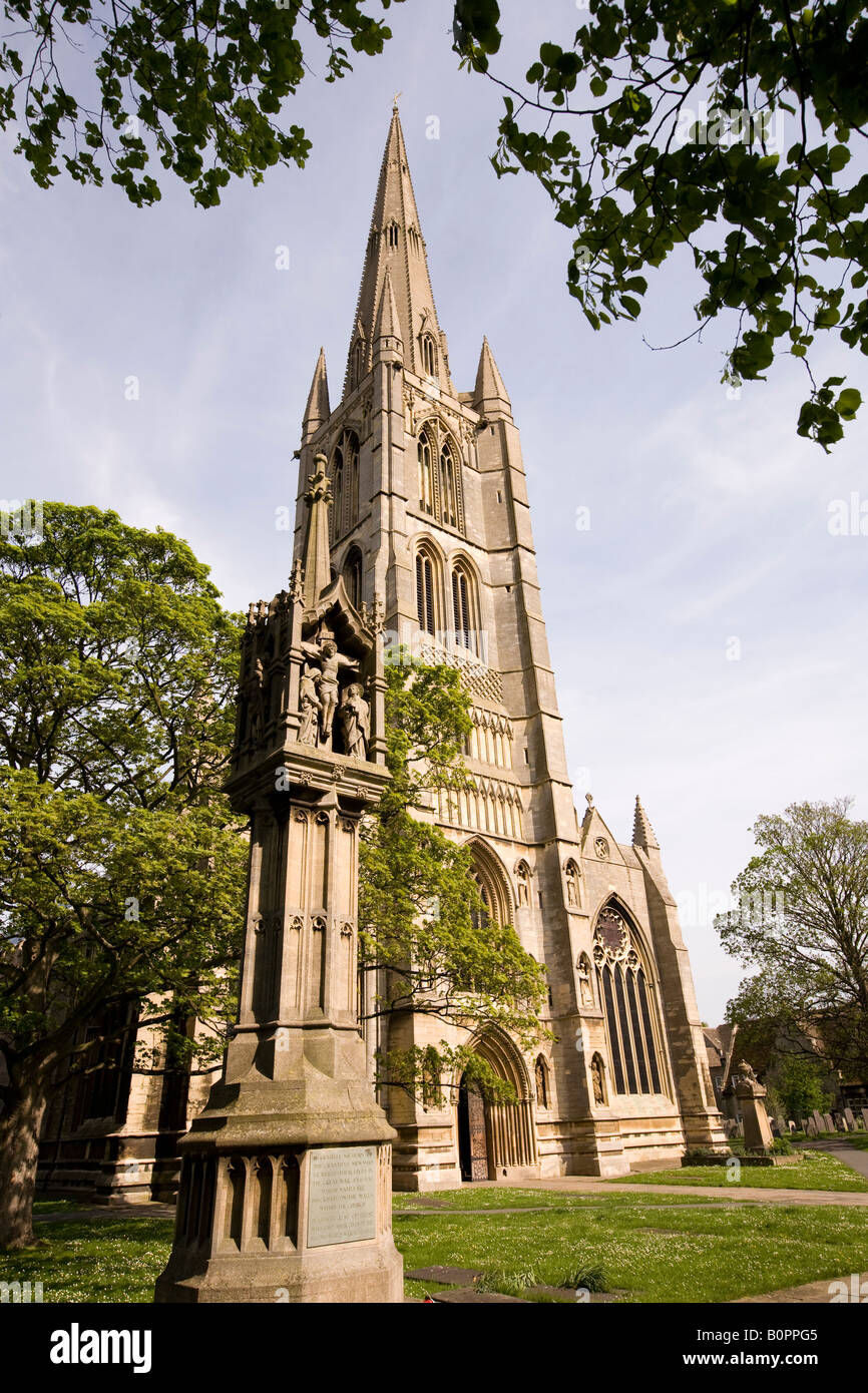 Regno Unito Inghilterra Lincolnshire Grantham Swinegate St Wulframs sagrato della chiesa Memoriale di guerra Foto Stock