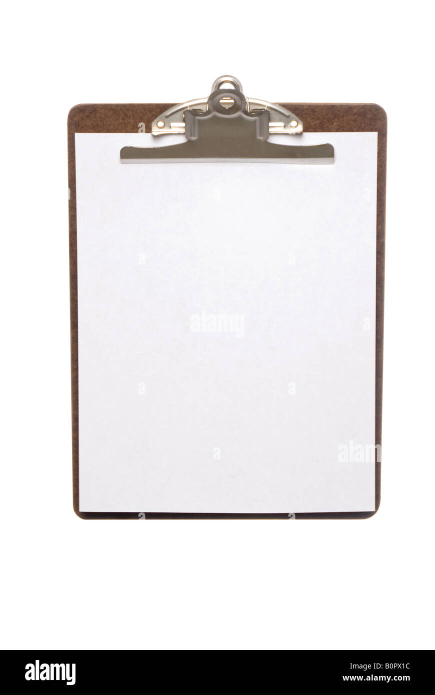 Un isolato clip board con foglio di carta bianca per spazio di copia Foto Stock