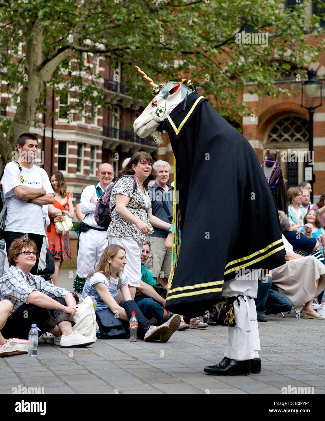 Unicorn Membro di Morris Dance Group London UK Europa Foto Stock