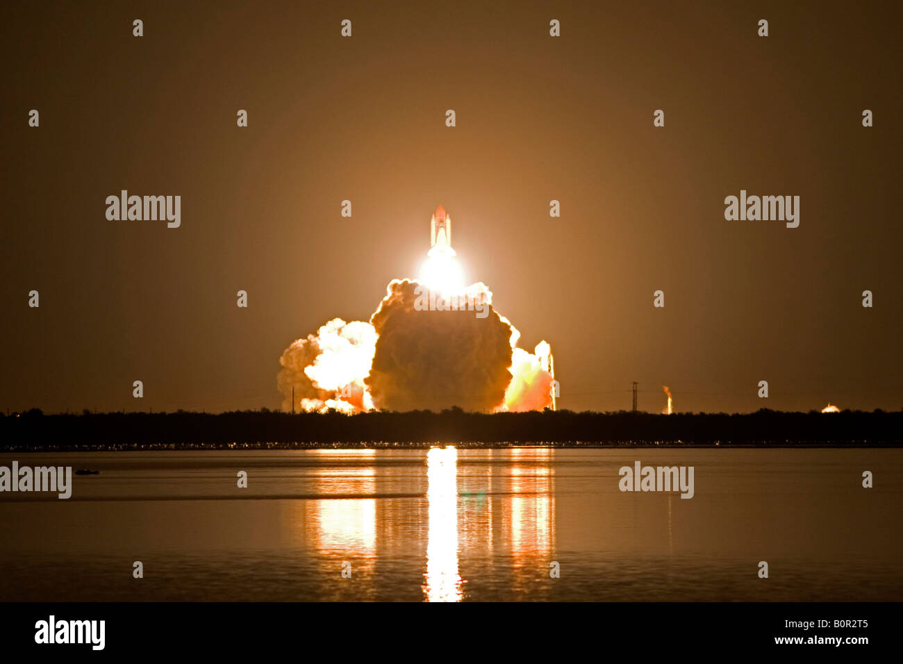 Il lancio della navetta spaziale Endeavour a John F Kennedy Space Center di Cape Canaveral Florida Foto Stock