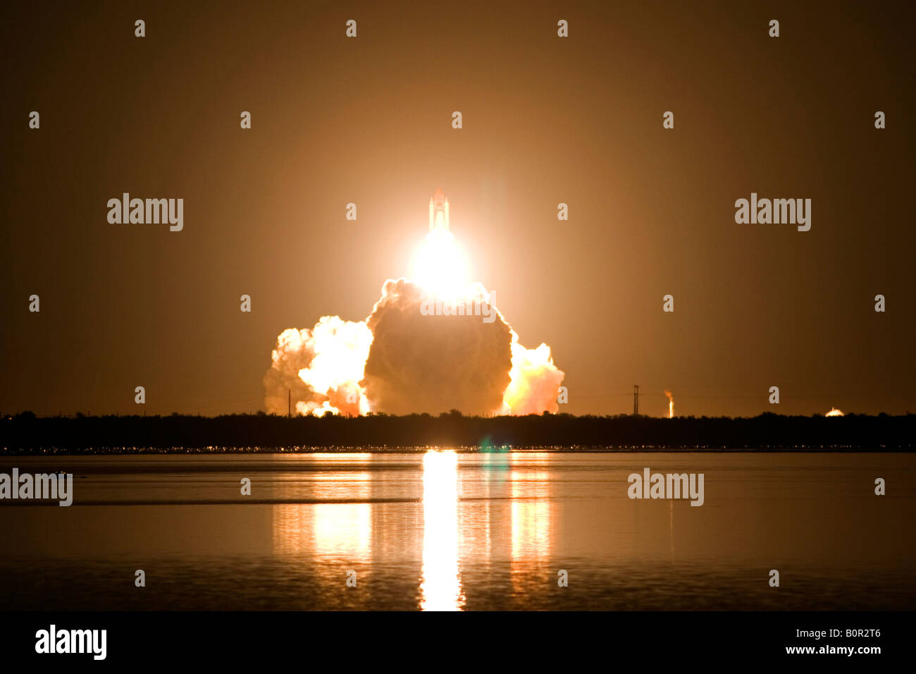 Il lancio della navetta spaziale Endeavour a John F Kennedy Space Center di Cape Canaveral Florida Foto Stock