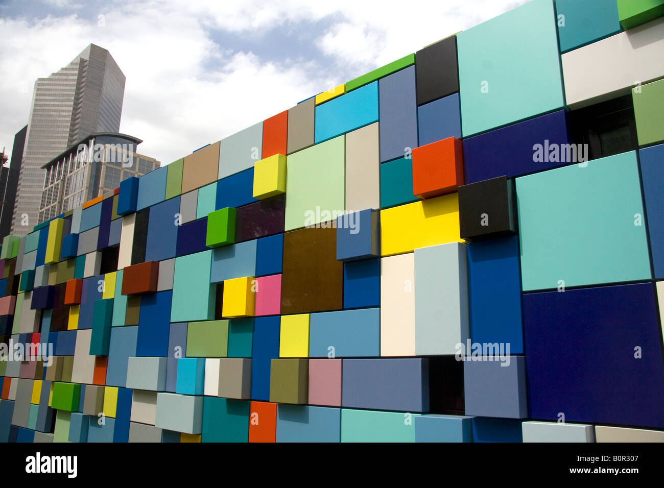 La sincronia di colore arte pubblica della installazione di Margo Sawyer alla scoperta di verde parco pubblico a Houston in Texas Foto Stock