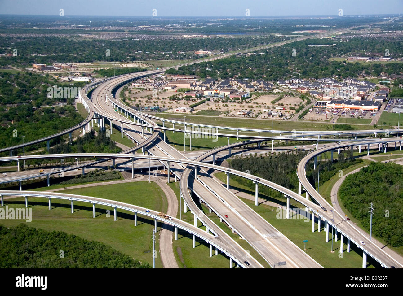 Vista aerea dell'Interscambio superstrada della Interstatale 45 e l'autostrada Statale Beltway 8 a Houston in Texas Foto Stock