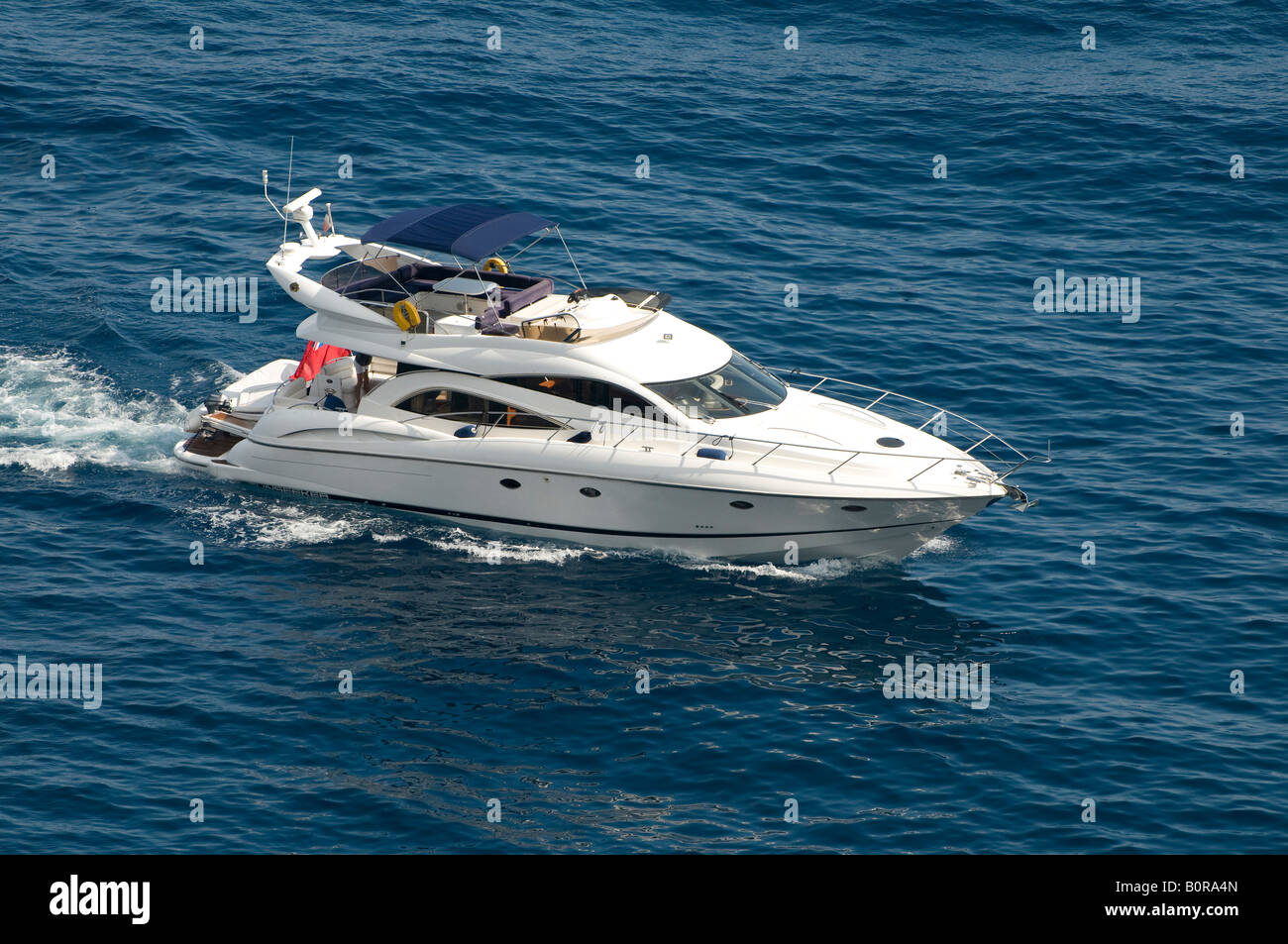 Luxury motor cruiser nel mare mediterraneo, Francia Foto Stock