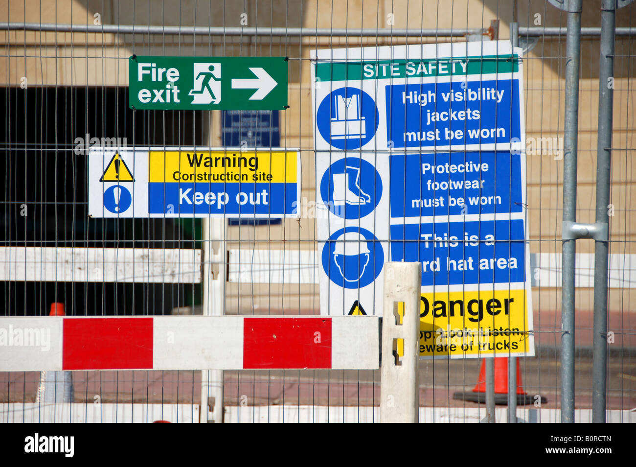 Edificio di costruzione / sicurezza sito cartelli di avvertimento Foto Stock