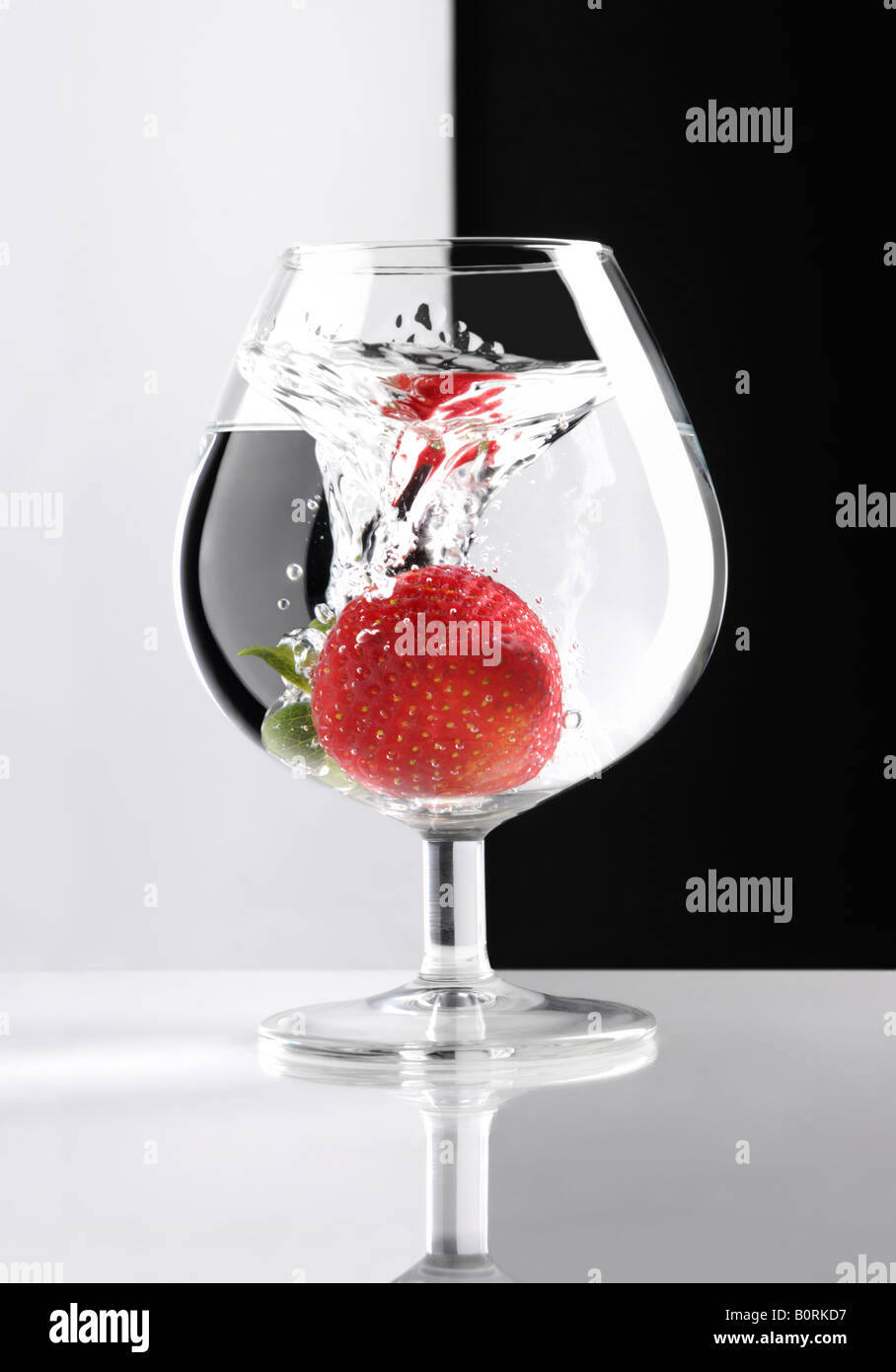 Fragola rossa in un bicchiere Foto Stock