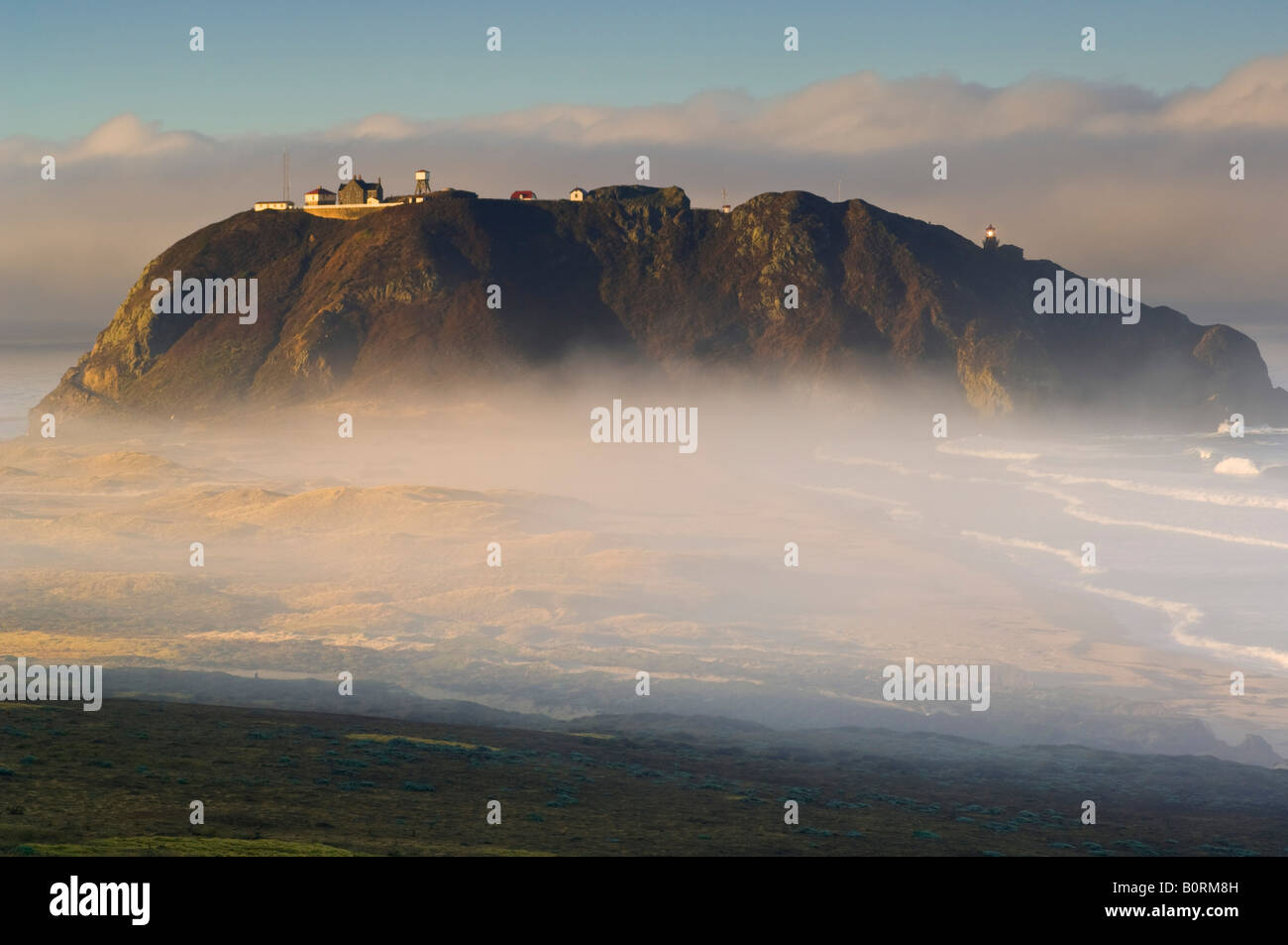 Punto Sur faro e la nebbia di mattina a sunrise Big Sur Monterey County California Coast Foto Stock
