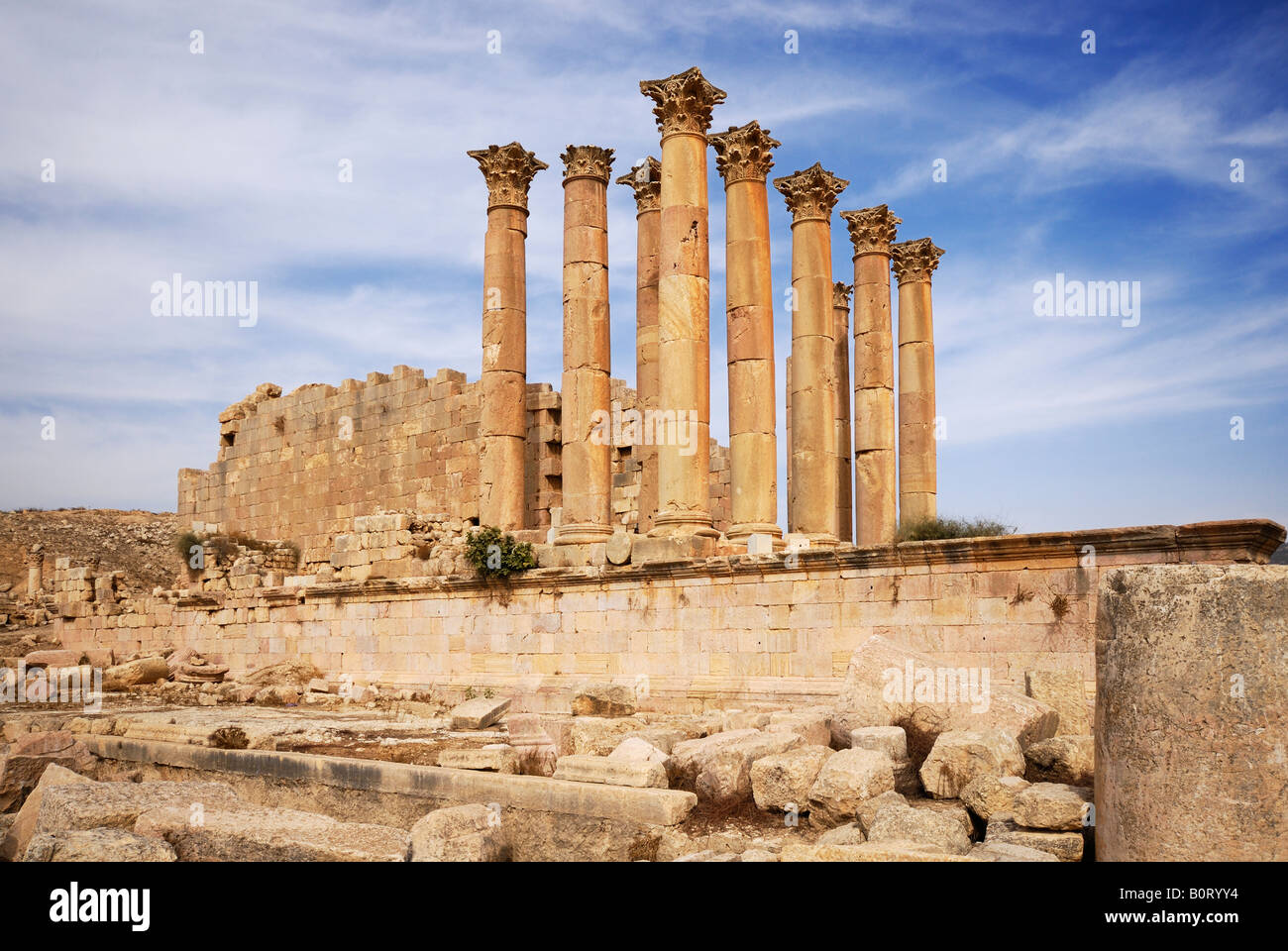 Tempio di Artemide con colonne corinzie rovine di Jerash romano città Decapoli dating da 39 a 76 AD, Giordania, Arabia Foto Stock