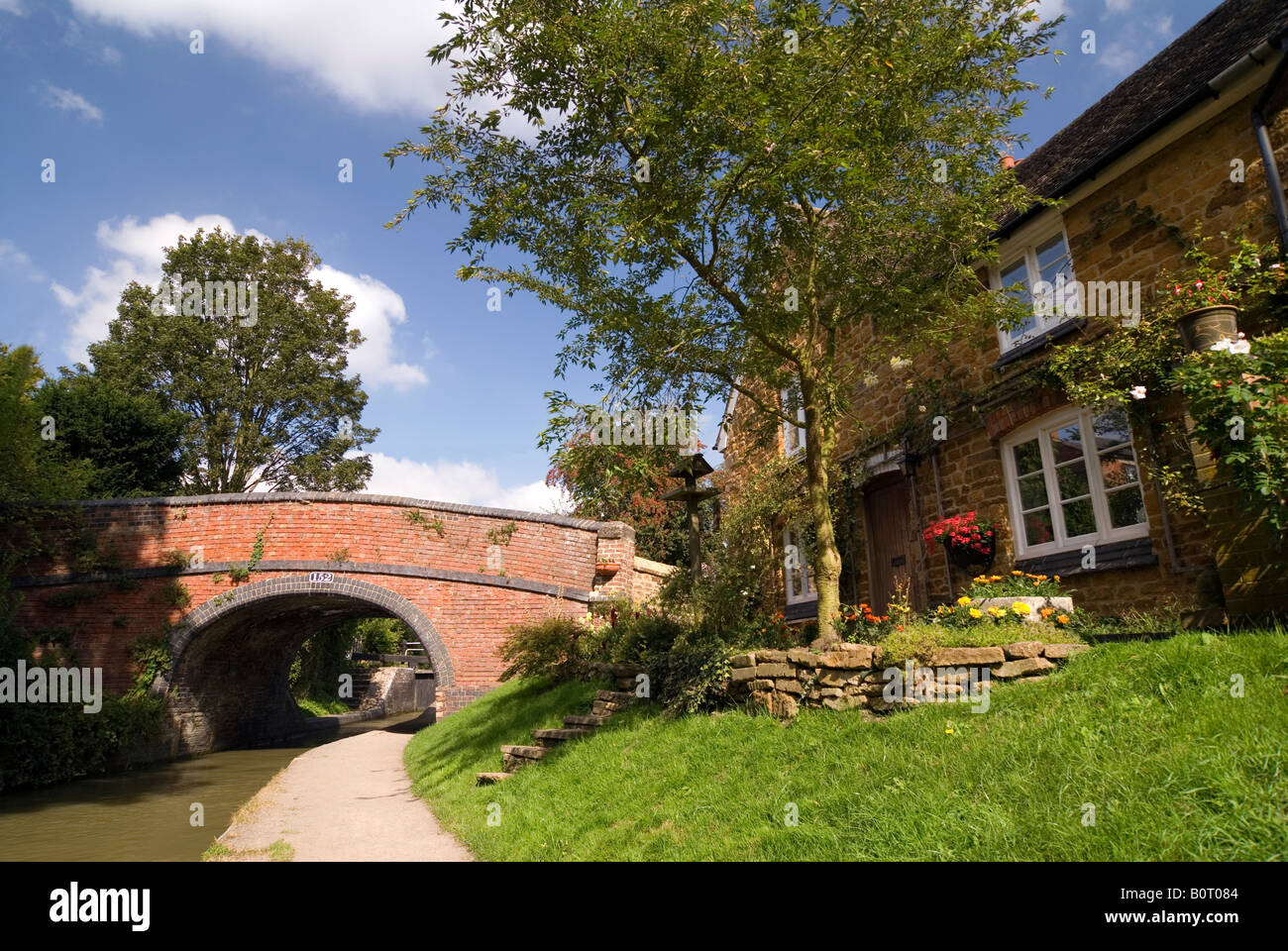 Doug Blane Cropredy ponte vicino alla serratura del Oxford Canal Oxfordshire Foto Stock