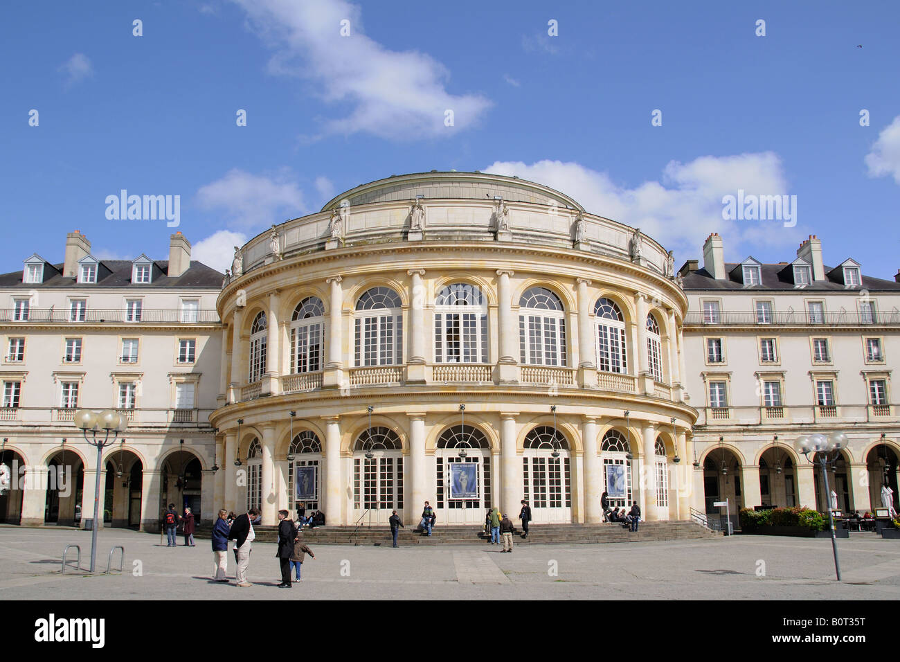 Il Neo-classico Teatro de Rennes sorge nella Place de la Mairie in Rennes  Bretagna Francia Foto stock - Alamy