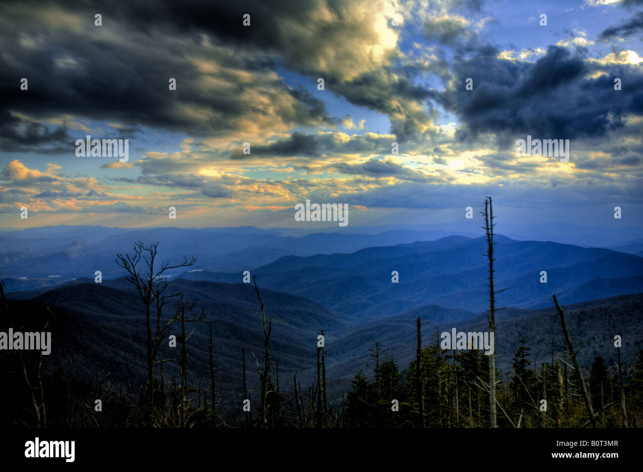 High Dynamic Range Immagine immagine HDR del tramonto come si vede dalla base di Clingman la cupola della Smoky Mountains National Park Foto Stock