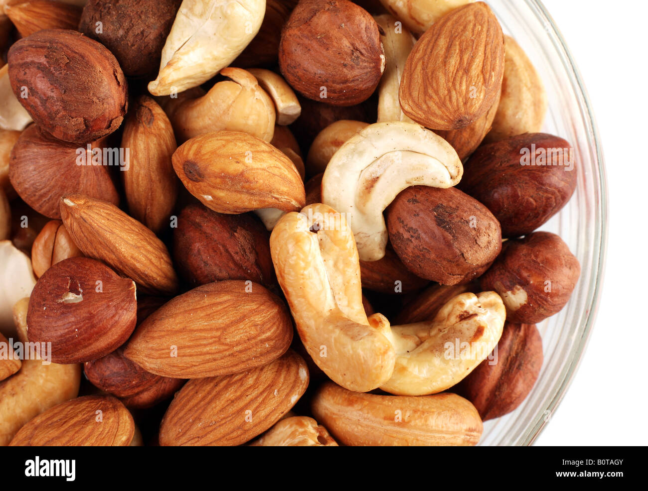 Il dado si mescolano con nocciola e mandorla su bianco Foto Stock