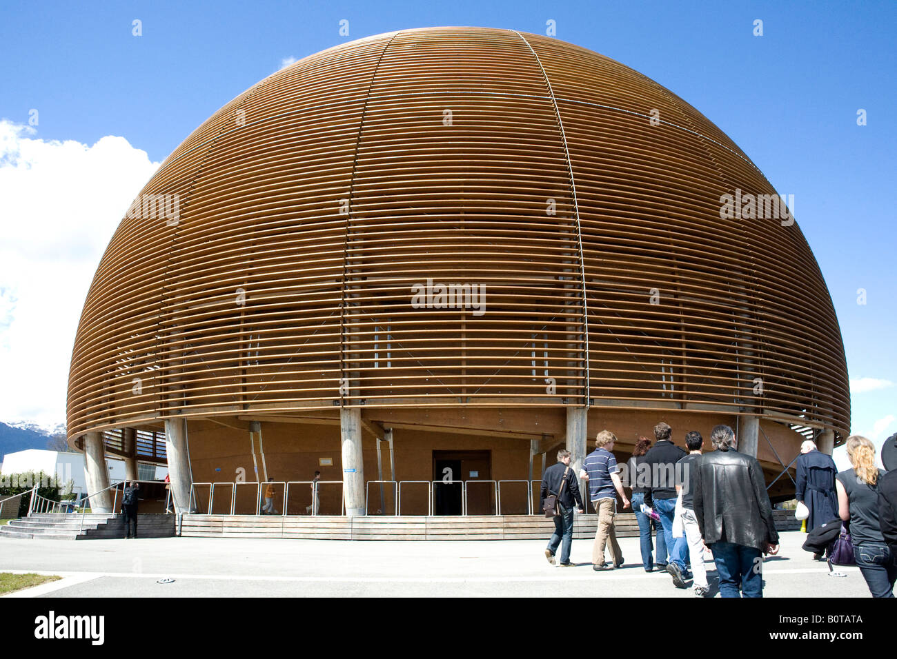 Il 'Globo della scienza e dell'innovazione" a livello europeo delle particelle laboratorio di ricerca CERN Ginevra svizzera. Foto Stock