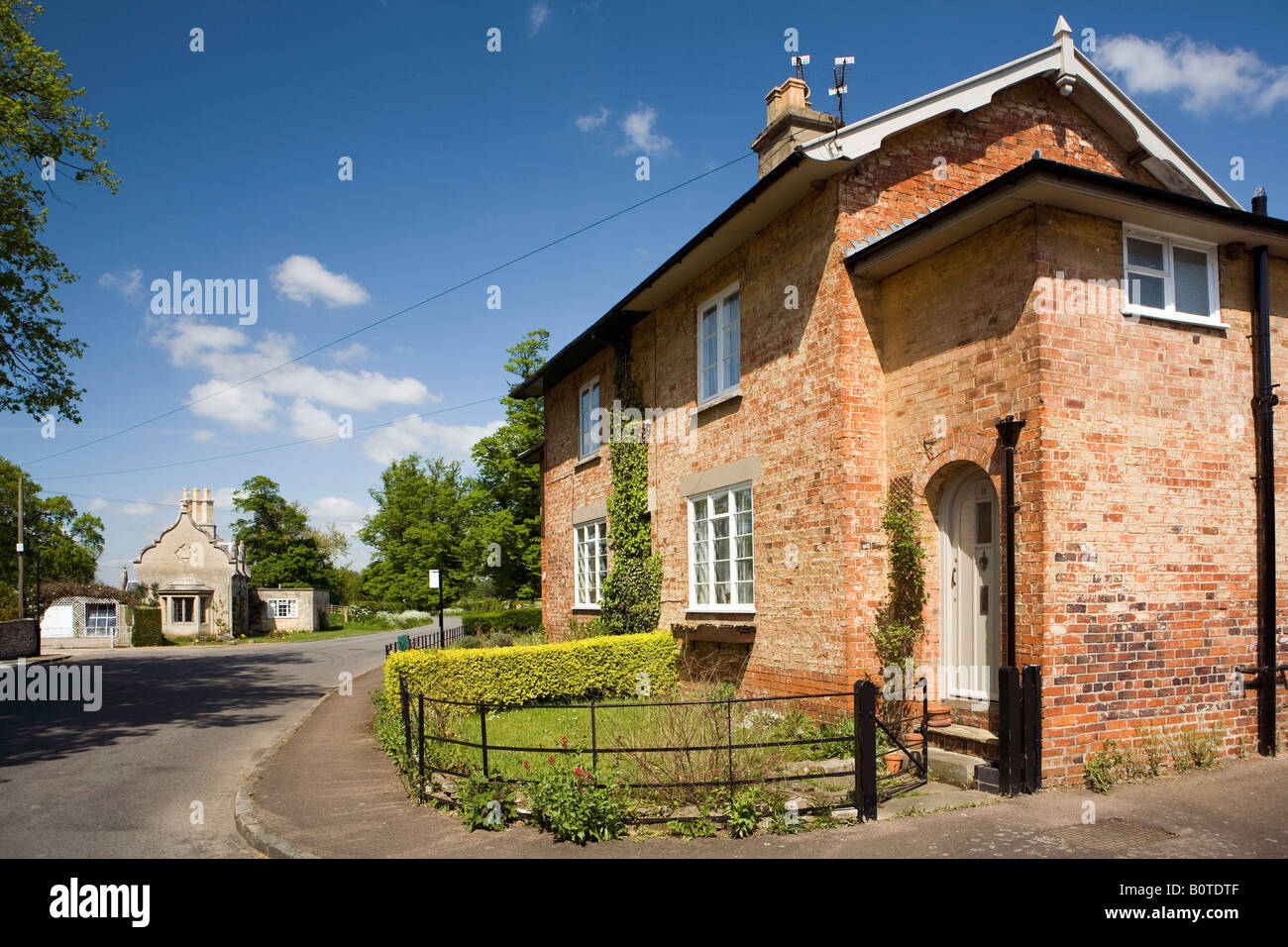 Regno Unito Inghilterra Lincolnshire Belton borgo caratteristico case station wagon Foto Stock