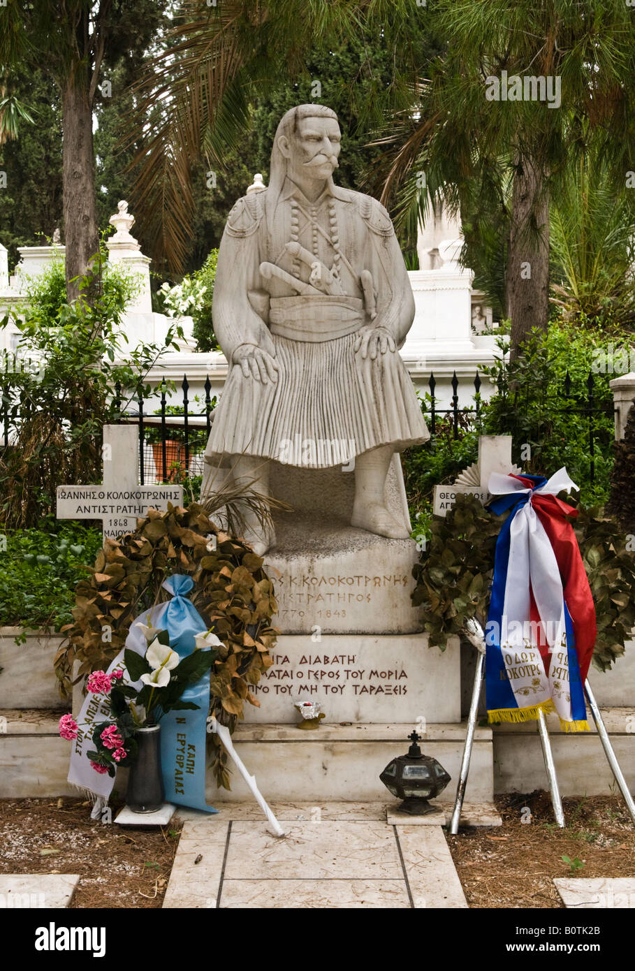 La tomba e il monumento a Theodoros Kolokotronis eroe della guerra greco per l'indipendenza del primo cimitero Atene Grecia Foto Stock