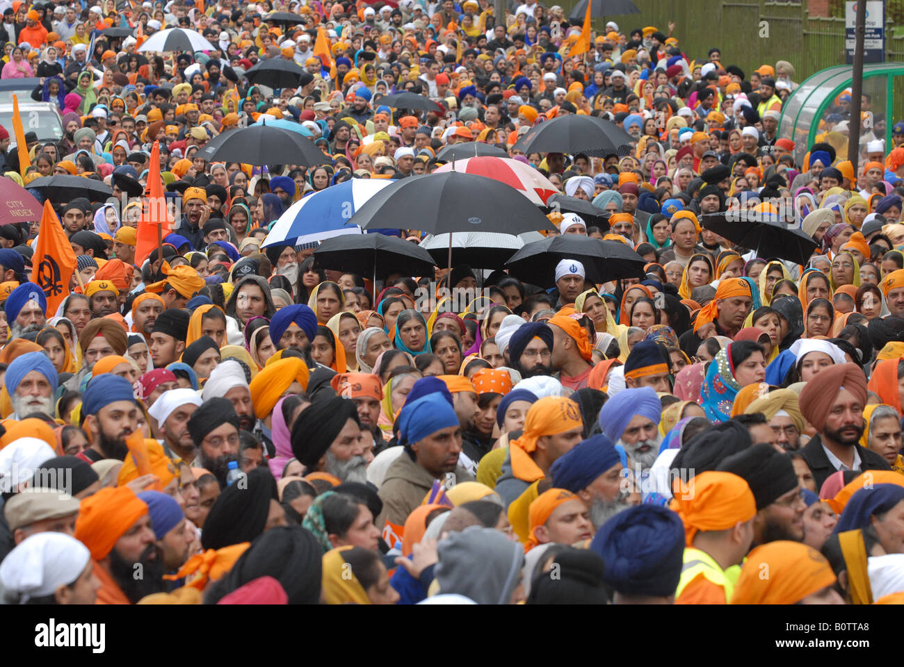 Migliaia di Vaisakhi parade seguaci in Handsworth Birmingham Foto Stock