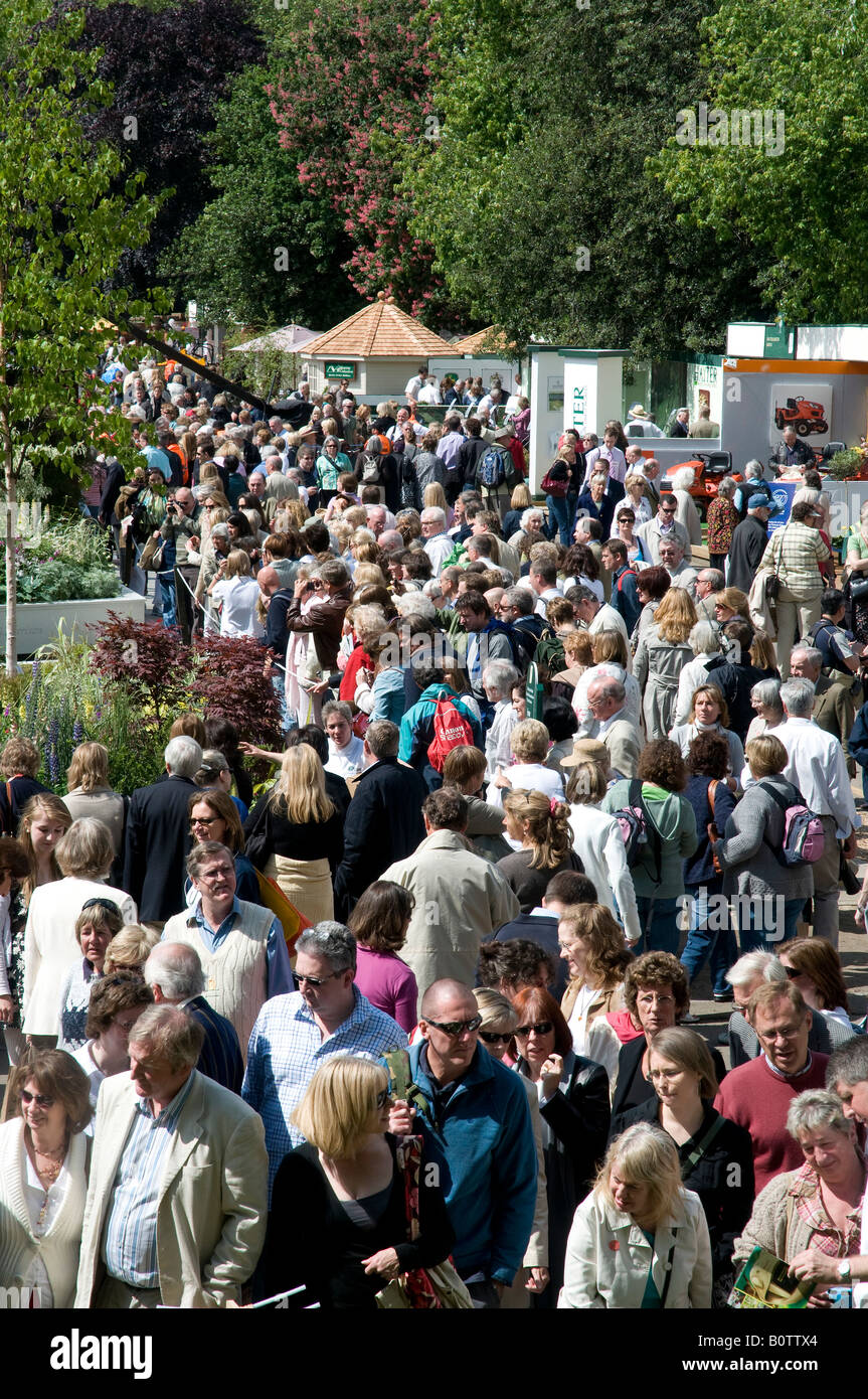 La folla della RHS Chelsea Flower Show, sponsorizzato da Marshalls, Londra, Inghilterra Maggio 2008 Foto Stock