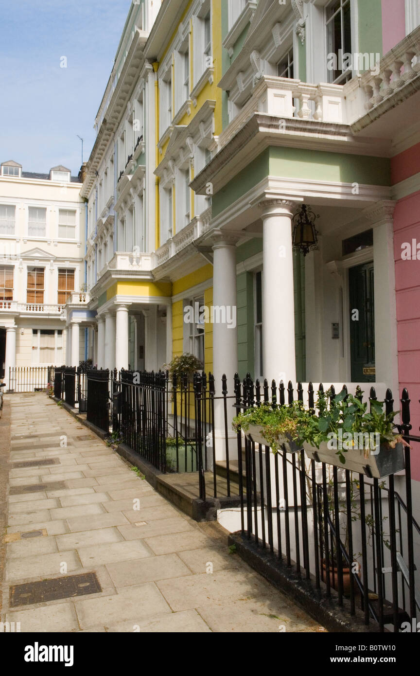 Georgian grande fila terrazzati casa famiglia dipinto colorfully Chalcot Sq quadrato "Primrose Hill London NW1 UK HOMER SYKES Foto Stock