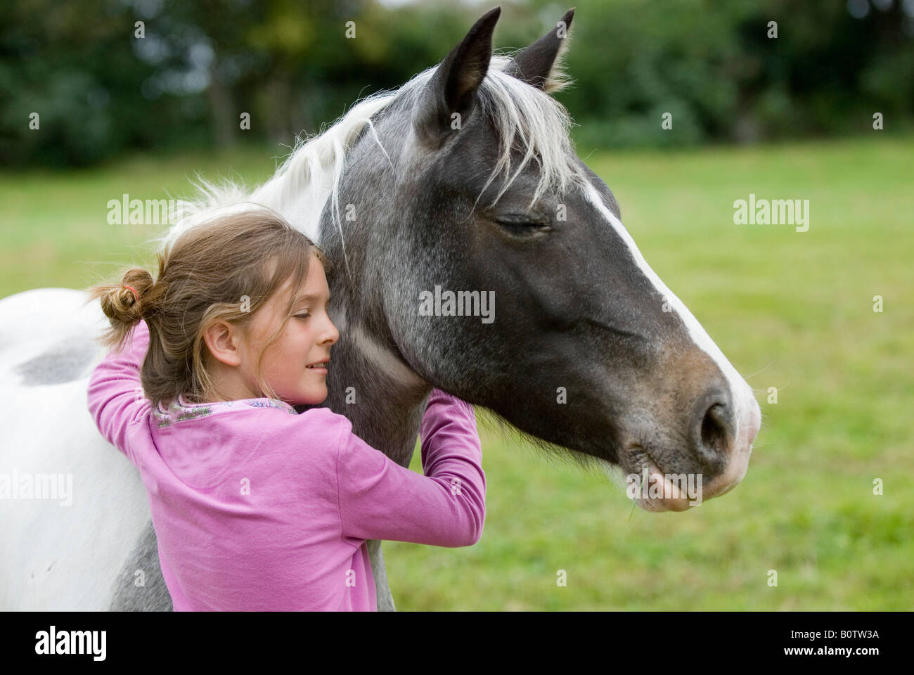 Ragazza con il suo pony. Foto Stock